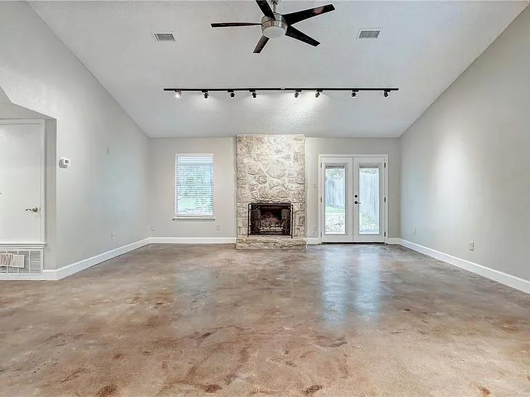 6009 Avery Island Ave — Photo 7