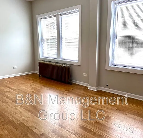 1059 W Dakin St #3 — Photo 8
