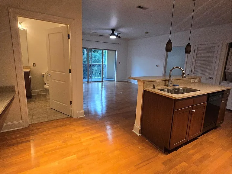 630 Calvert St #206 — Photo 10