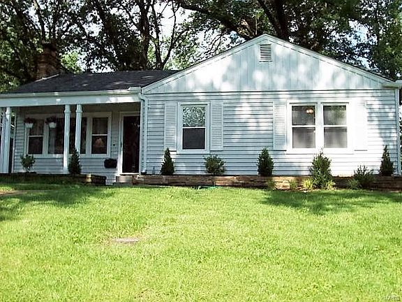 2nd image of 977 N Clay Ave