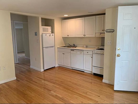 3rd image of 20 Phillips St APT 7