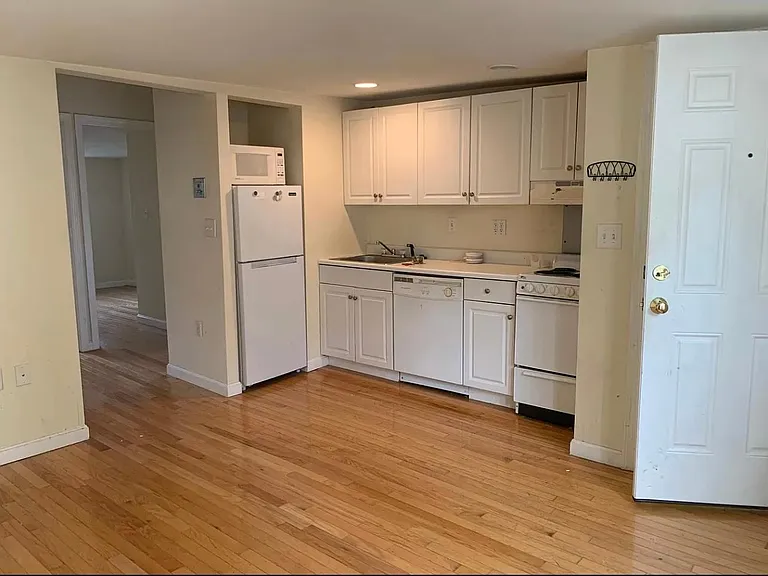 20 Phillips St #7 — Photo 3
