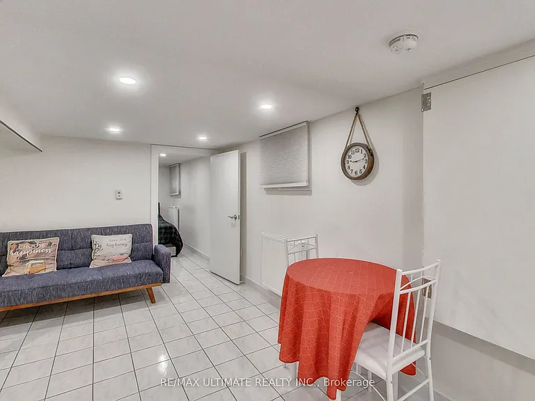 1652 Dufferin St #B — Photo 8