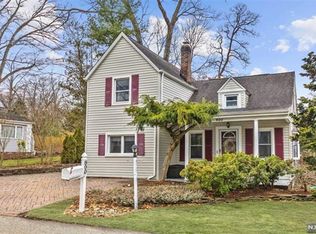 800 Ackerman St, Franklin Lakes, NJ 07417