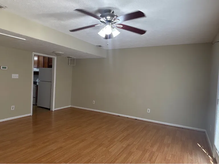 422 Kirkcaldy Ct #1 — Photo 8
