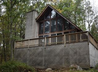 112 Water View Dr, Lords Valley, PA 18428