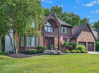 231 Londonderry Ln, Getzville, NY 14068