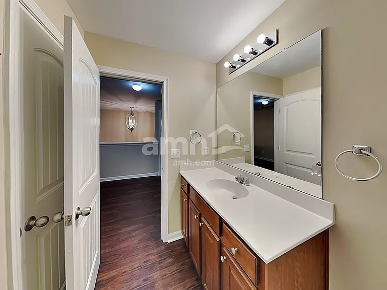 850 Stonehaven Rd SW — Photo 16