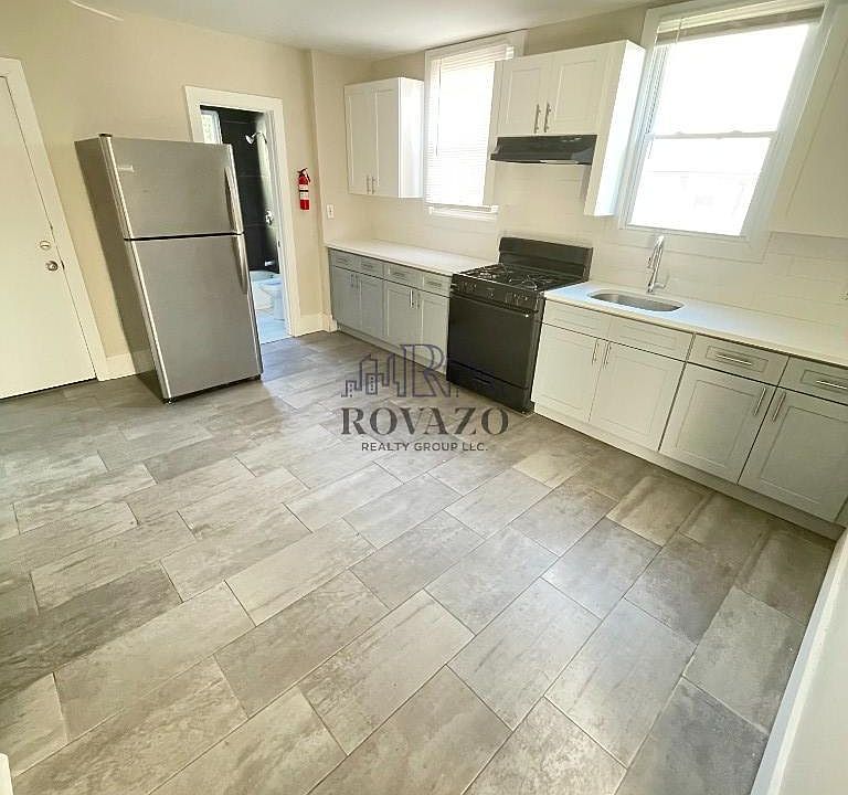 1st image of 854-856 S 19th St #1