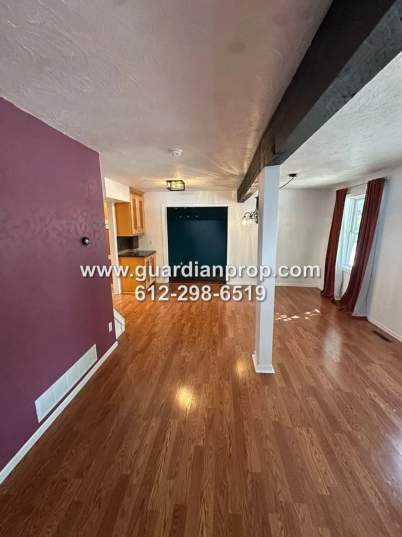 Charming House Blocks from White Bear Lake, Updated Kitchen & Baths, Fireplace, Private Deck, 3 C... — Photo 3