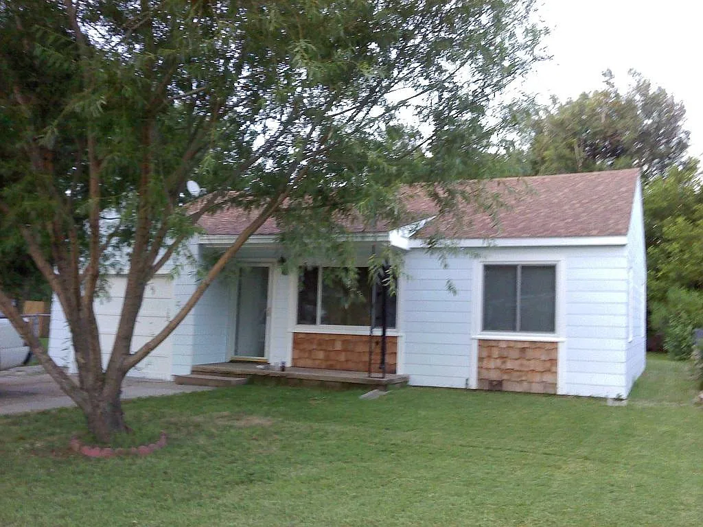 1928 S Palisade Ave — Photo 1