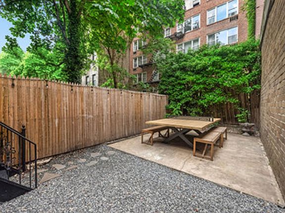 5th image of 151 E 29th St