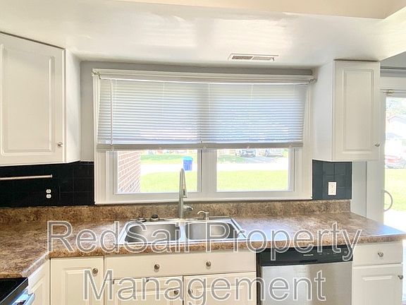 5th image of 1028 Anderson Way