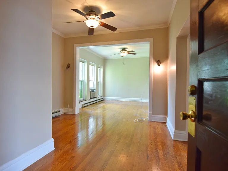 Greystone Court Apartments — Photo 10