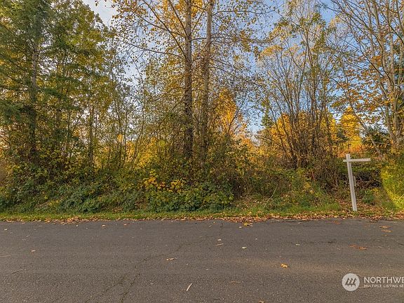 3rd image of 2526 74th Drive NE