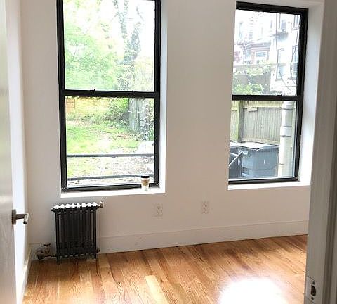 5th image of 867 Park Pl APT 1
