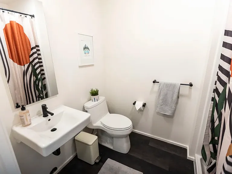 Shift Apartments — Photo 5