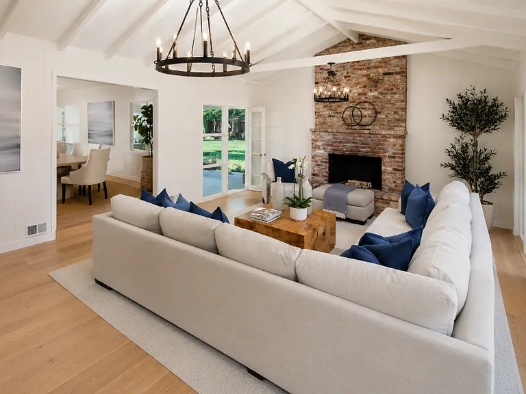 617 Giralda Dr — Photo 3