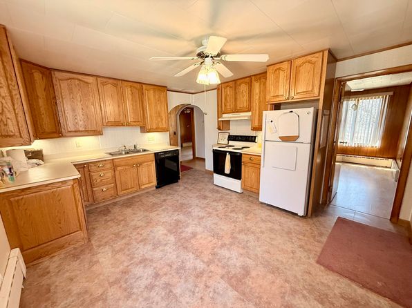 27 Lovers Ln, West Chazy, NY 12992