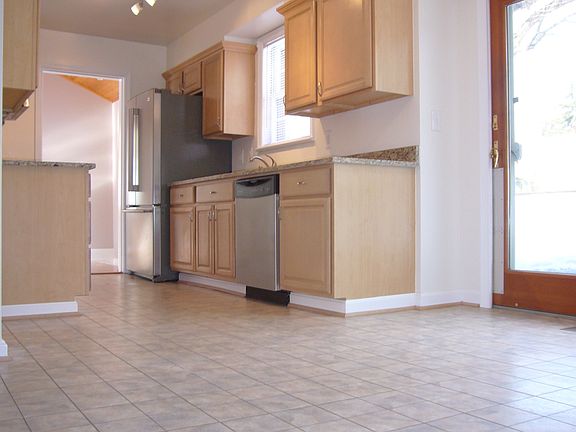 Granite & Stainless Steel Kitchen