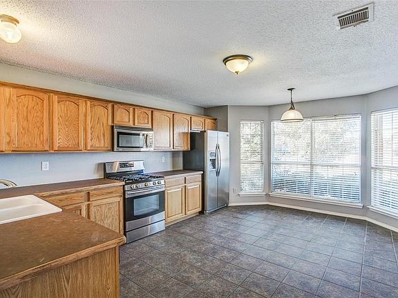 5th image of 1016 Chesterfield Dr