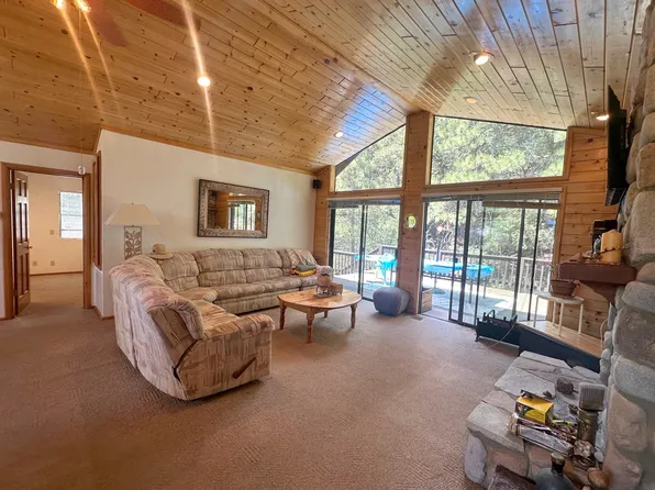 15208 Chestnut Dr, Pine Mountain Club, CA 93222