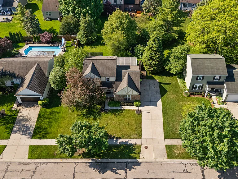 44831 Huntington Dr — Photo 8