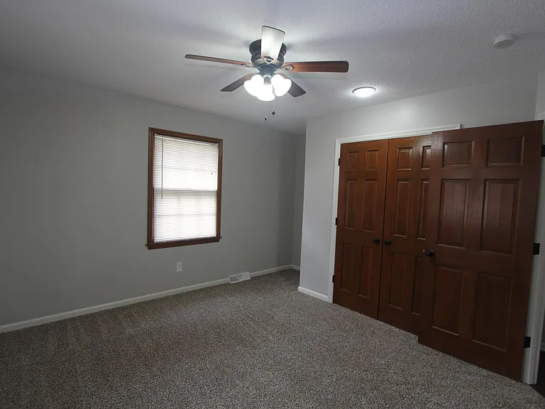 220 NW Highland Ln — Photo 11