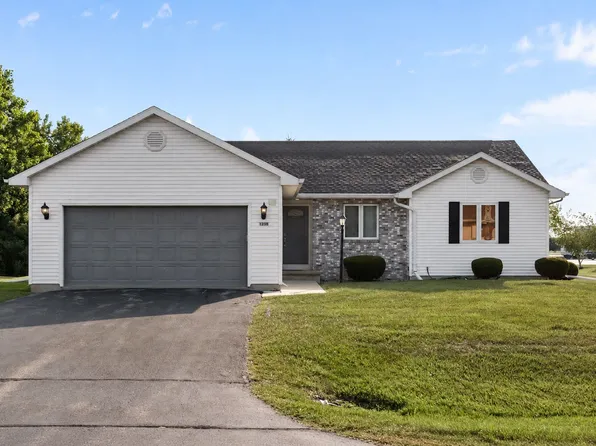 1238 Willow Bend Ln, Oshkosh, WI 54904