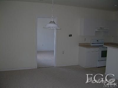 4th image of 817 Aprile Ave S