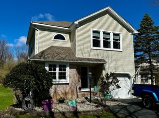 23 Mountain View Ct, Hamburg, NJ 07419