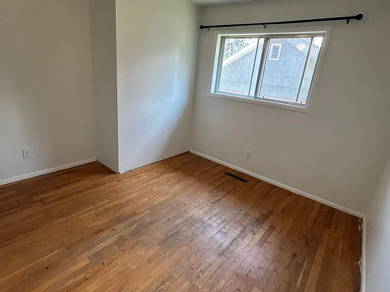613 Crawford Ave — Photo 14