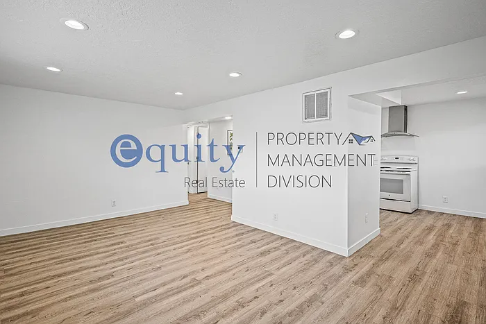 2 bed, 1.0 bath, 900 sqft, $1,295 — Photo 3
