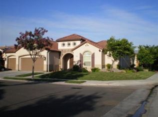 1545 N Oxford Ave, Clovis, CA 93619