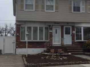 14 Roberts Dr, Staten Island, NY 10306