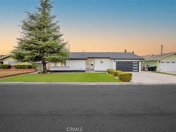 2885 W Elmlawn Dr, Anaheim, CA 92804