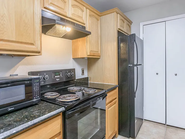 Regency Gardens Apartments — Photo 6