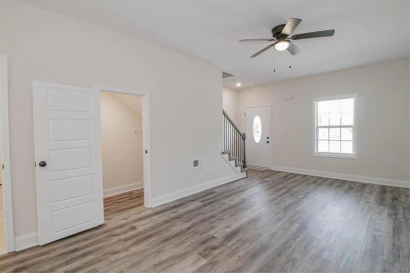 2 bed, 2.5 bath, 1270 sqft, $1,195 — Photo 3