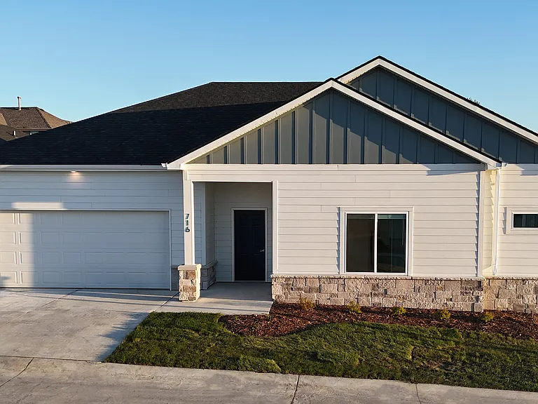 Exterior 3