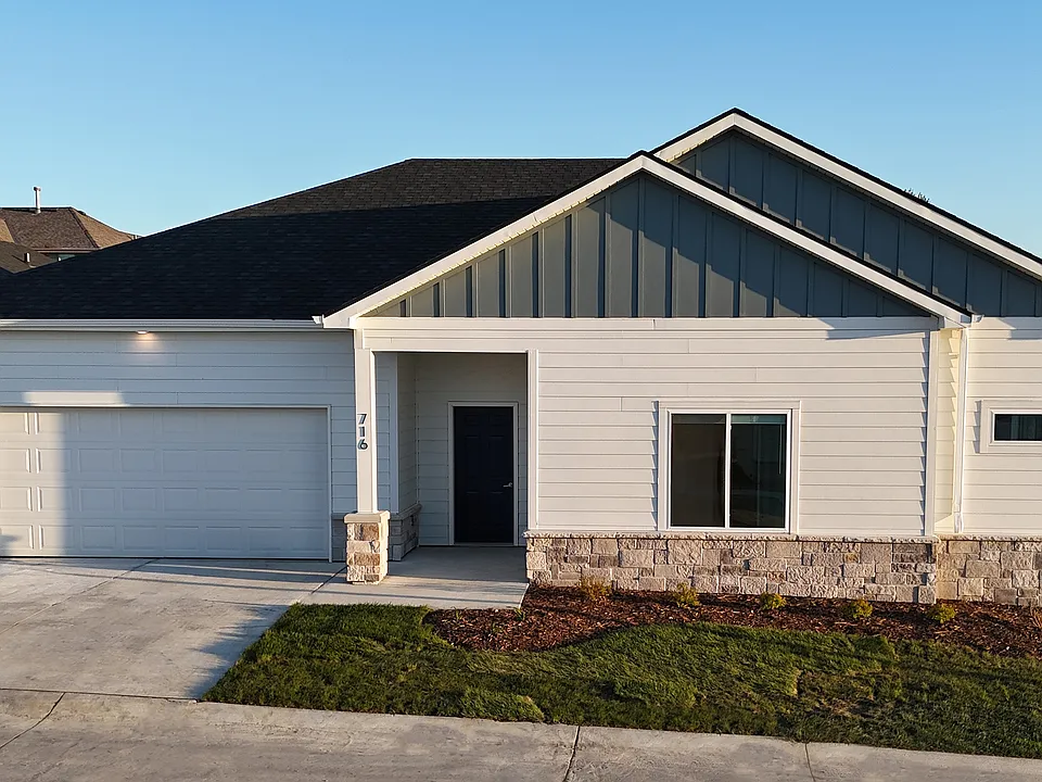 Exterior 3