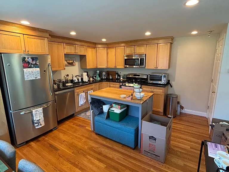 453 Windsor St #1 — Photo 1