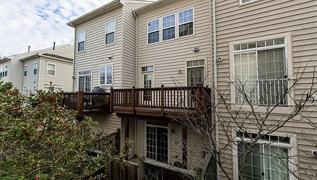 3234 Thames Ln — Photo 7