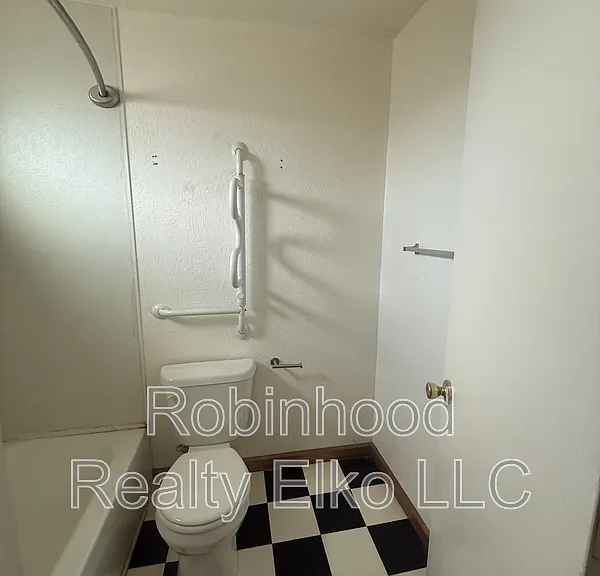 1235 Avenue G — Photo 15