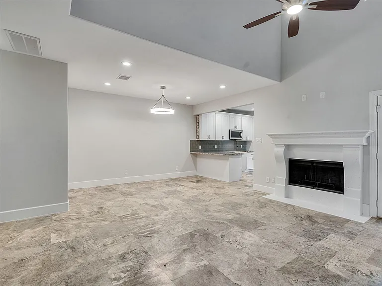 656 N Eldridge Pkwy — Photo 7