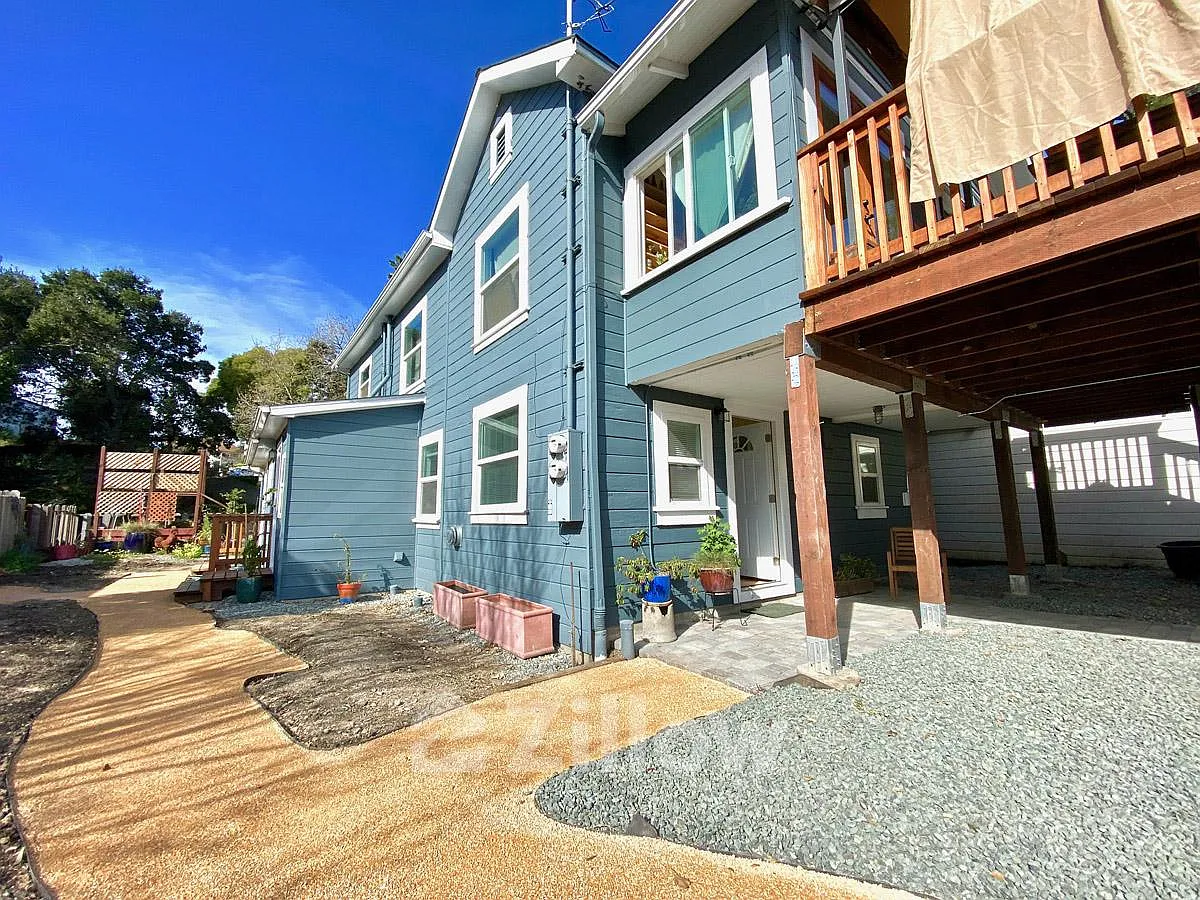 2311 Humboldt Ave photo 1