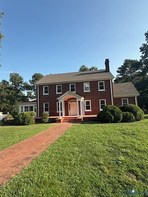 1st image of 300 Hillcrest Rd