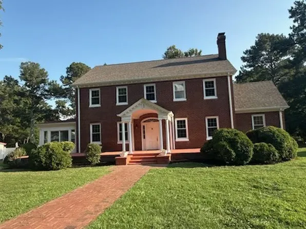 300 Hillcrest Rd, La Crosse, VA 23950