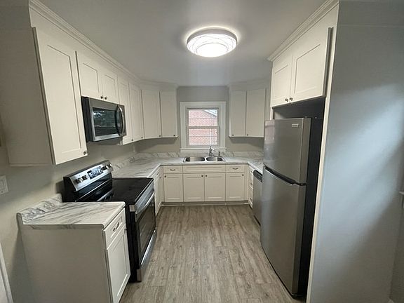 5th image of 65 Greenwood Dr