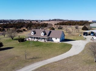 1922 NE 70th St, Topeka, KS 66617