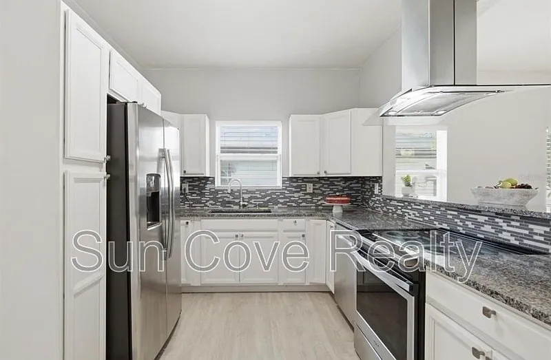 3 bed, 2.0 bath, 1433 sqft, $2,795 — Photo 4